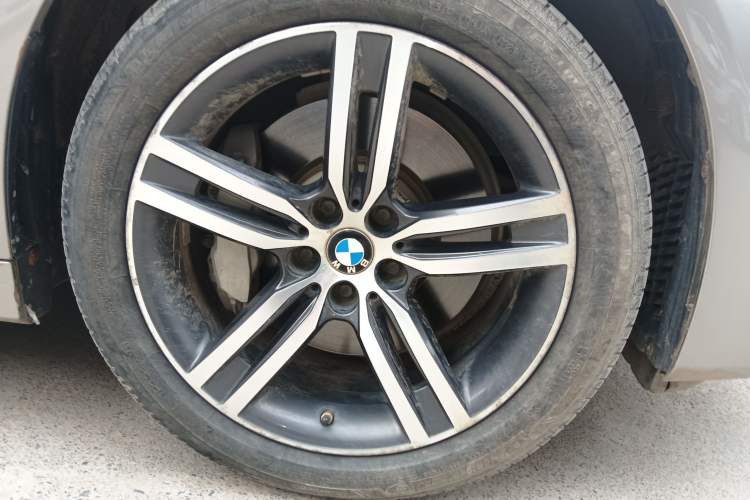 Used BMW 5 Series 2021 530Li xDrive Luxury Package Right Front Wheel Hub