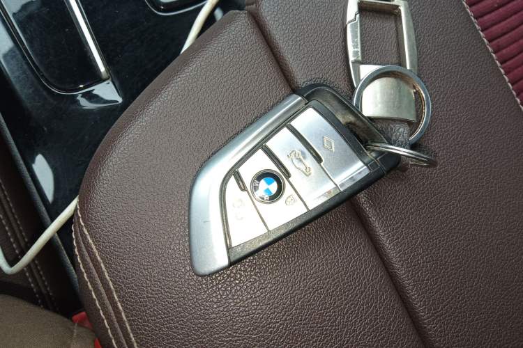 Used BMW 5 Series 2021 530Li xDrive Luxury Package Vehicle Key