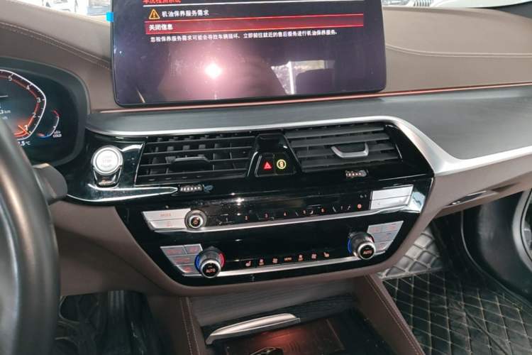Used BMW 5 Series 2022 Restyled 530Li Leading Edition M Sport Package Audio And AC Panel