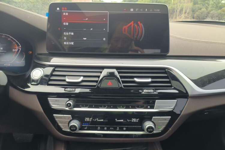 Used BMW 5 Series 2022 Second Facelift 525Li M Sport Package Audio And AC Panel