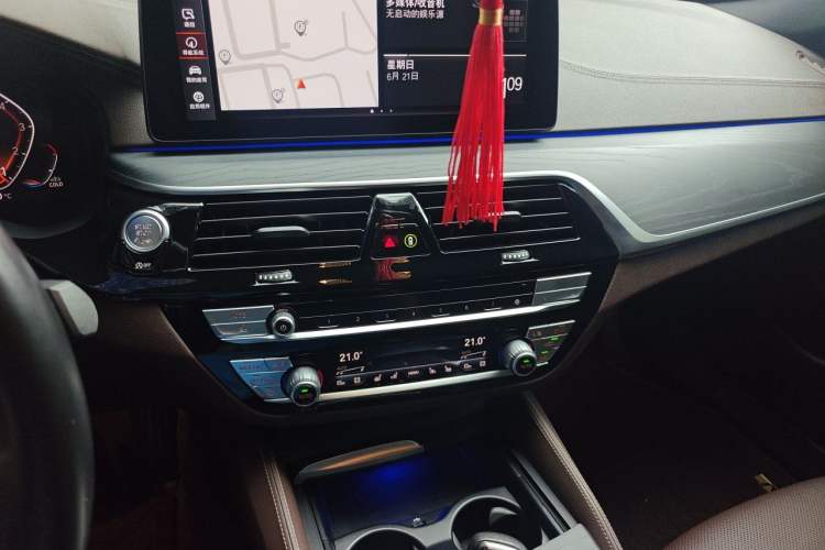 Used BMW 5 Series 2022 Second Facelift 530Li Luxury Version M Sport Package Audio And AC Panel