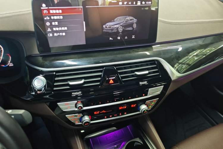 Used BMW 5 Series 2022 Second Facelift 525Li M Sport Package Audio And AC Panel