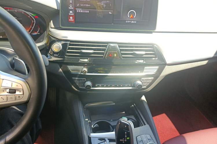 Used BMW 5 Series 2022 Revised Version 3 530Li Luxury Edition M Sport Package Audio And AC Panel
