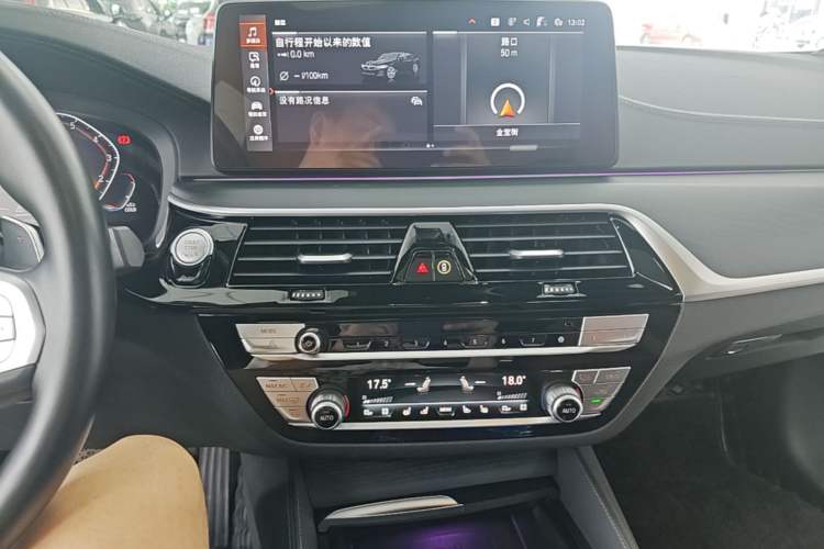 Used BMW 5 Series 2022 Revised Version 3 530Li Luxury Edition M Sport Package Audio And AC Panel