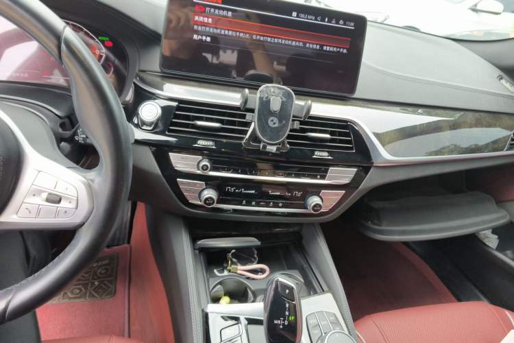 Used BMW 5 Series 2022 525Li Luxury Package Audio And AC Panel