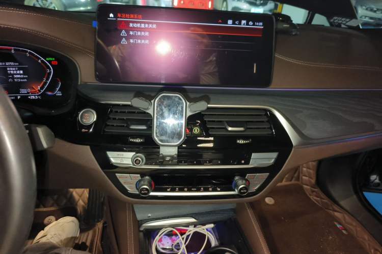 Used BMW 5 Series 2022 530Li Leading Model M Sport Package Audio And AC Panel