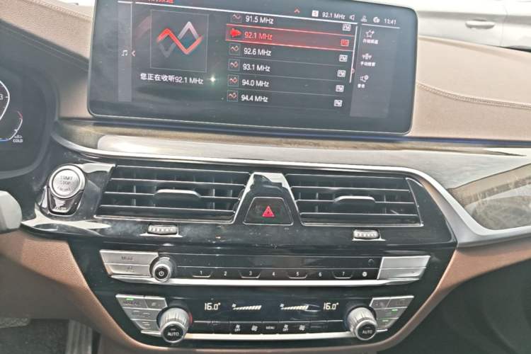 Used BMW 5 Series 2022 Restyled 525Li Luxury Package Audio And AC Panel