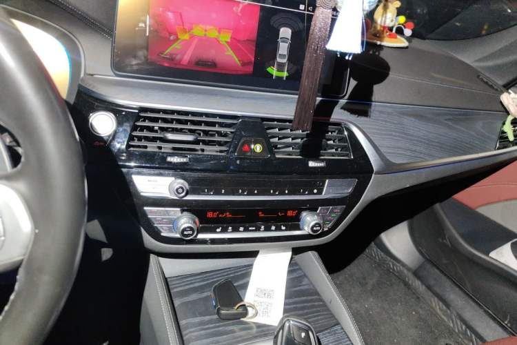Used BMW 5 Series 2022 Second Facelift 530Li Leading Edition M Sport Package Audio And AC Panel