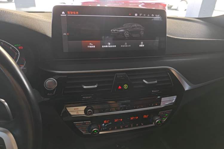 Used BMW 5 Series 2022 Restyled 530Li Leading Edition M Sport Package Audio And AC Panel