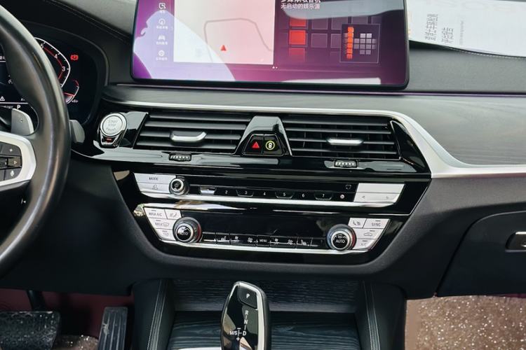 Used BMW 5 Series 2022 Restyled 530Li Leading Edition M Sport Package Audio And AC Panel