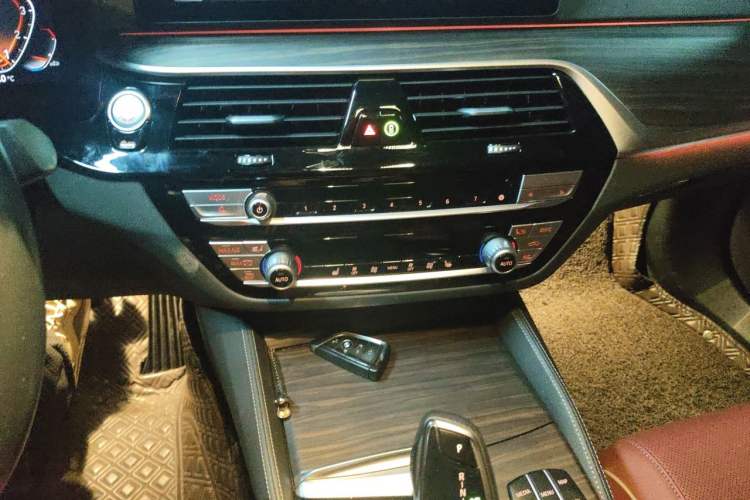 Used BMW 5 Series 2022 Restyled 530Li Leading Edition M Sport Package Audio And AC Panel