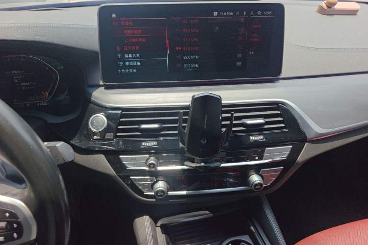Used BMW 5 Series 2022 530Li Luxury Edition M Sport Package Audio And AC Panel