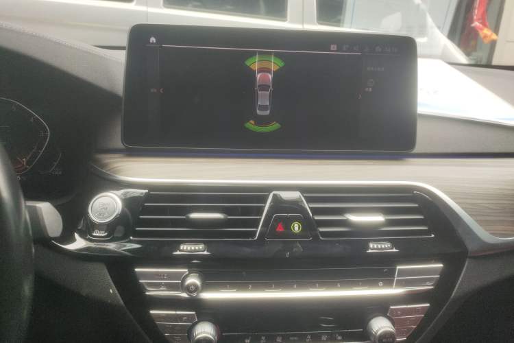 Used BMW 5 Series 2022 Restyled 530Li Leading Edition M Sport Package Audio And AC Panel