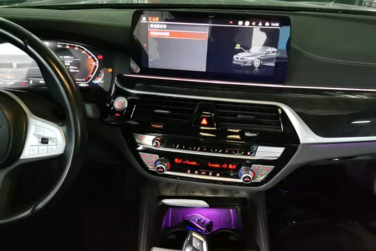 Used BMW 5 Series 2022 Second Facelift 525Li M Sport Package Audio And AC Panel