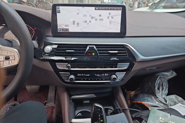 Used BMW 5 Series 2022 Second Facelift 530Li Leading Edition Luxury Package Audio And AC Panel