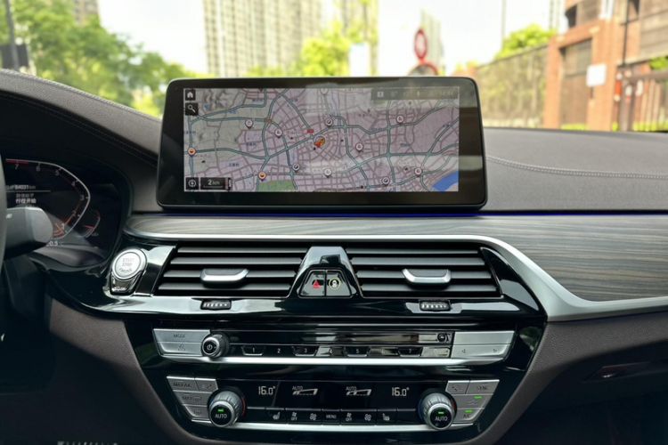 Used BMW 5 Series 2022 Updated 530Li Leading Edition Luxury Package Audio And AC Panel