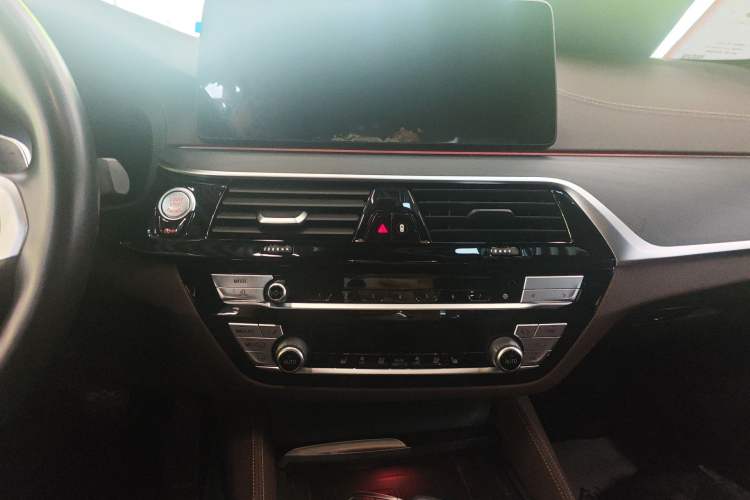 Used BMW 5 Series 2022 Restyled 530Li Leading Edition M Sport Package Audio And AC Panel