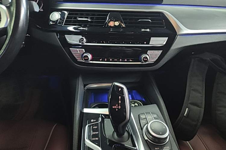 Used BMW 5 Series 2022 Restyled 530Li Leading Edition M Sport Package Audio And AC Panel