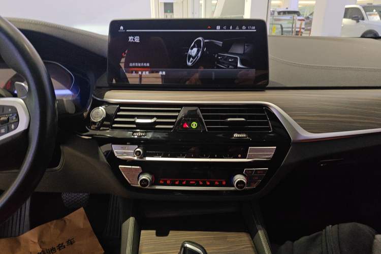Used BMW 5 Series 2022 Second Facelift 530Li Luxury Version M Sport Package Audio And AC Panel