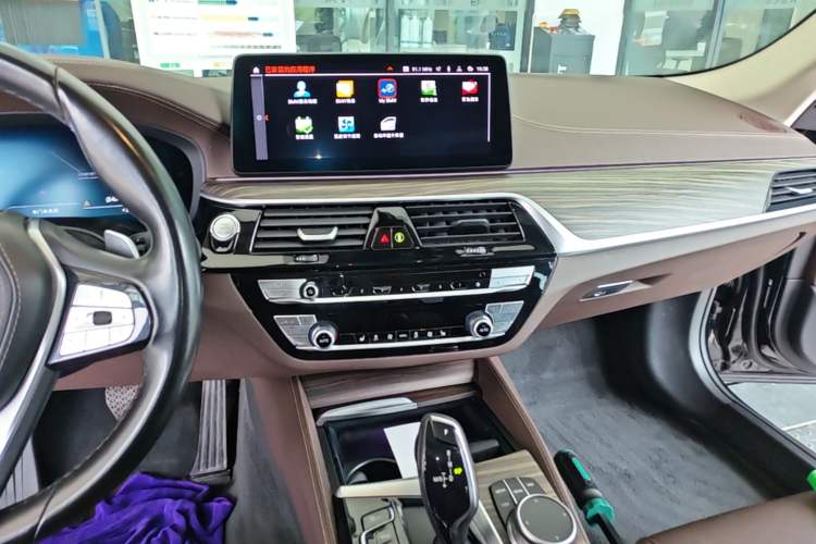 Used BMW 5 Series 2022 Second Facelift 530Li Leading Edition Luxury Package Audio And AC Panel
