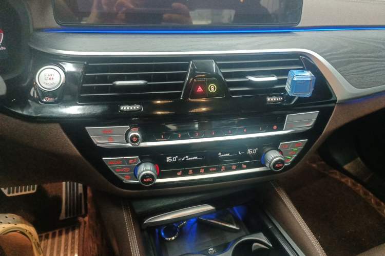 Used BMW 5 Series 2022 Second Facelift 530Li Leading Edition M Sport Package Audio And AC Panel