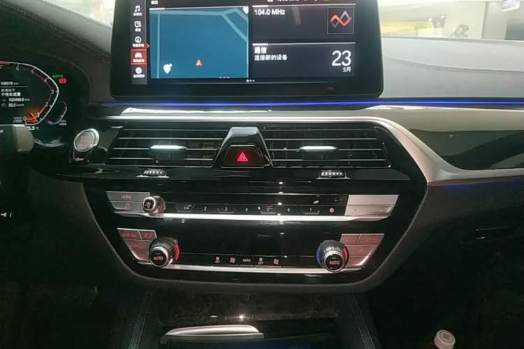 Used BMW 5 Series 2022 Second Facelift 525Li M Sport Package Audio And AC Panel