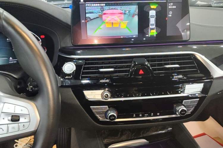 Used BMW 5 Series 2022 Second Facelift 525Li M Sport Package Audio And AC Panel