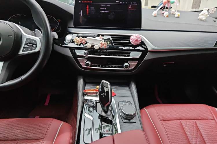 Used BMW 5 Series 2022 530Li Leading Model M Sport Package Audio And AC Panel