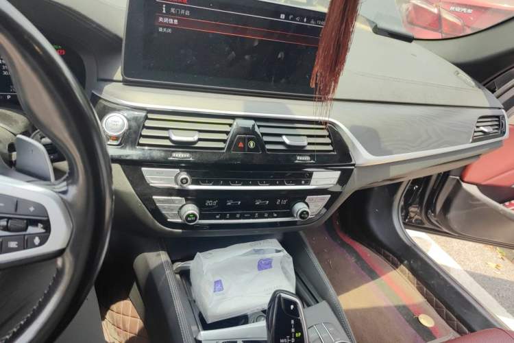 Used BMW 5 Series 2022 Restyled 530Li Leading Edition M Sport Package Audio And AC Panel