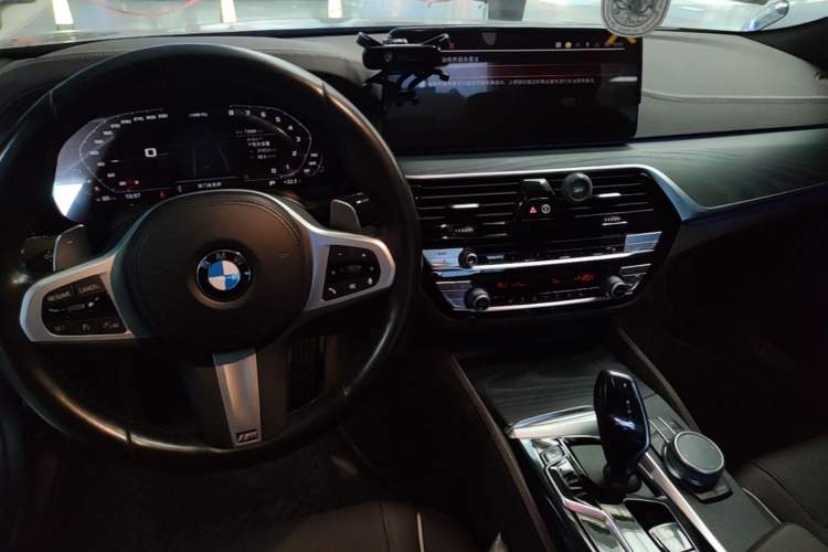 Used BMW 5 Series 2022 Second Facelift 530Li Leading Edition M Sport Package Audio And AC Panel