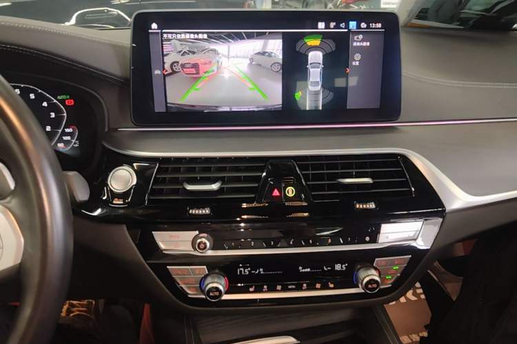 Used BMW 5 Series 2022 Second Facelift 530Li Leading Edition M Sport Package Audio And AC Panel