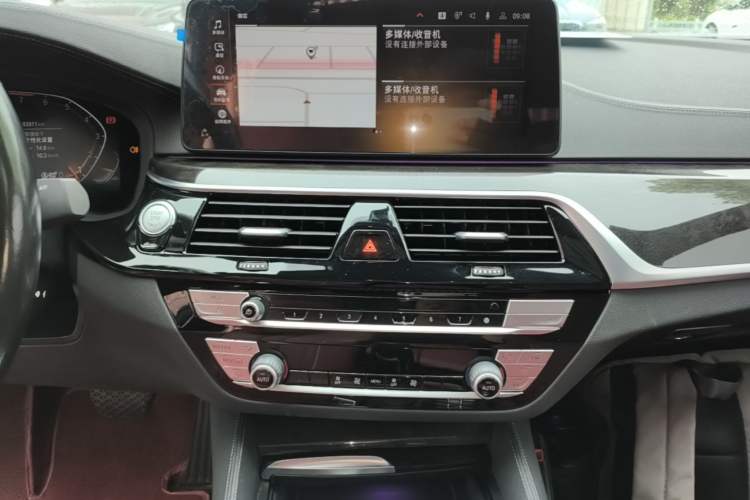 Used BMW 5 Series 2022 Second Facelift 525Li M Sport Package Audio And AC Panel