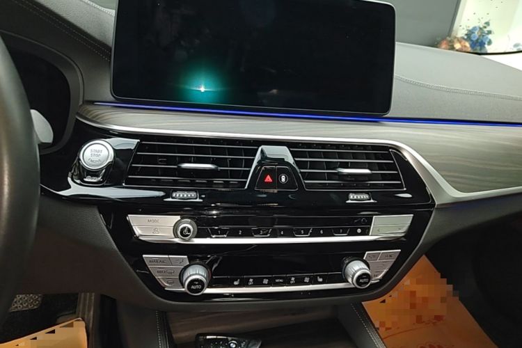 Used BMW 5 Series 2022 530Li Leading Luxury Package Audio And AC Panel