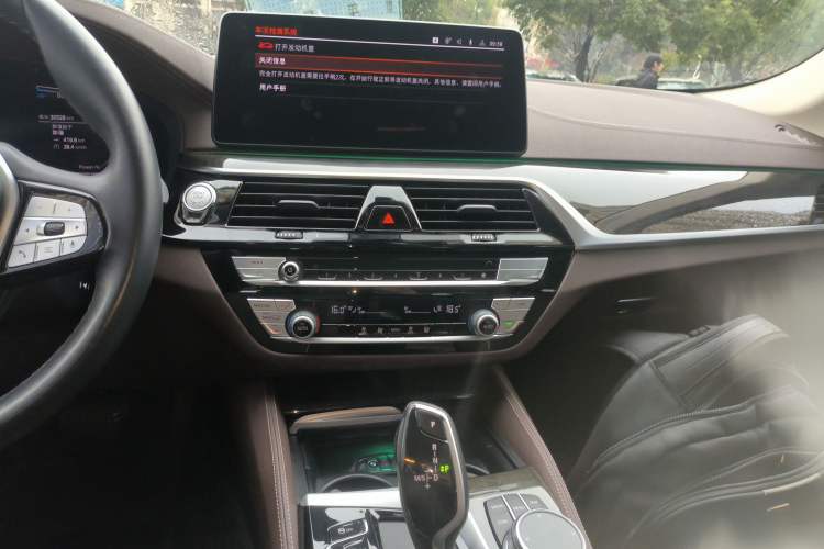 Used BMW 5 Series 2022 Second Facelift 525Li Luxury Package Audio And AC Panel