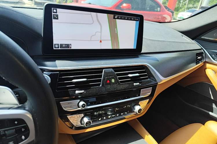 Used BMW 5 Series 2022 Second Facelift 530i M Sport Package Audio And AC Panel