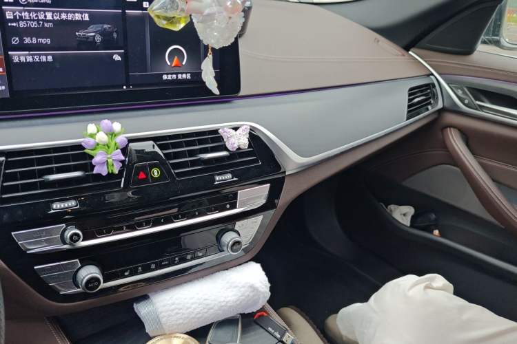Used BMW 5 Series 2022 530Li Leading Model M Sport Package Audio And AC Panel