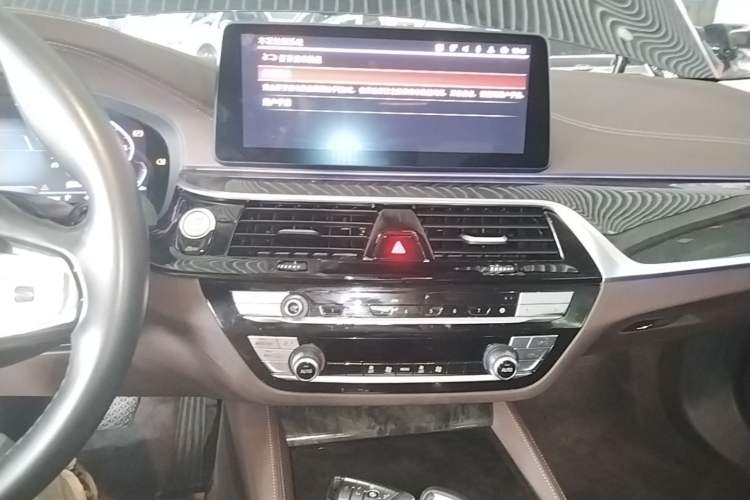 Used BMW 5 Series 2022 Second Facelift 525Li Luxury Package Audio And AC Panel