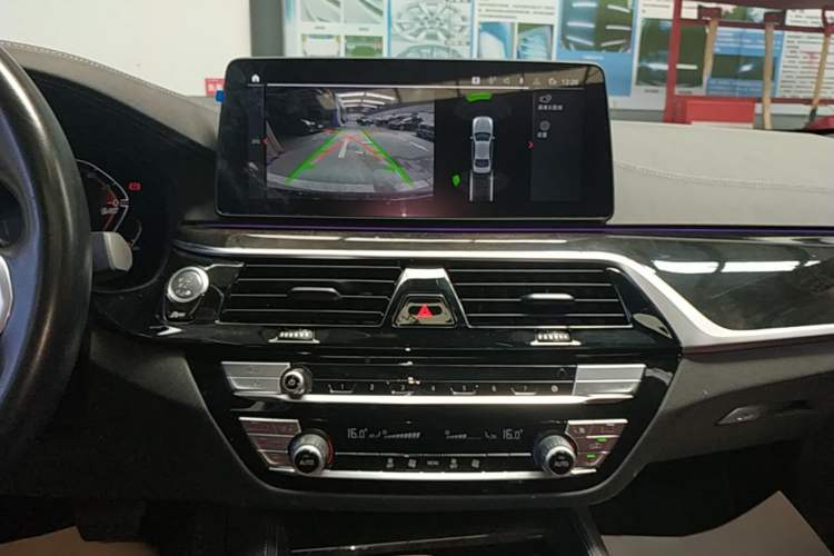 Used BMW 5 Series 2022 Second Facelift 525Li M Sport Package Audio And AC Panel