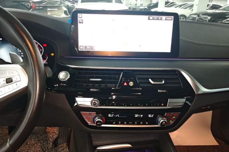 Used BMW 5 Series 2022 Second Facelift 530Li Leading Edition M Sport Package Audio And AC Panel