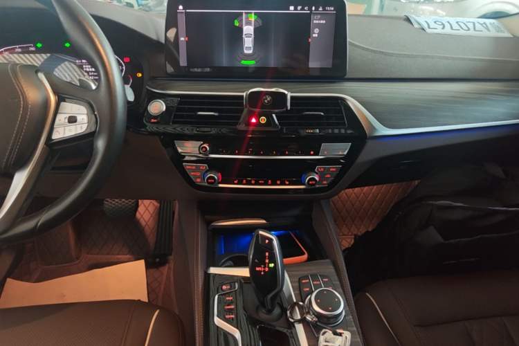 Used BMW 5 Series 2022 Updated 530Li Leading Edition Luxury Package Audio And AC Panel