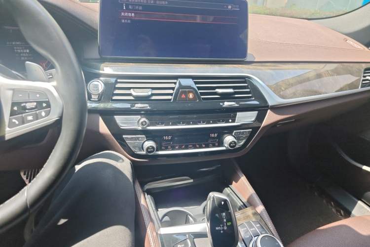 Used BMW 5 Series 2022 Second Facelift 530Li Luxury Version M Sport Package Audio And AC Panel