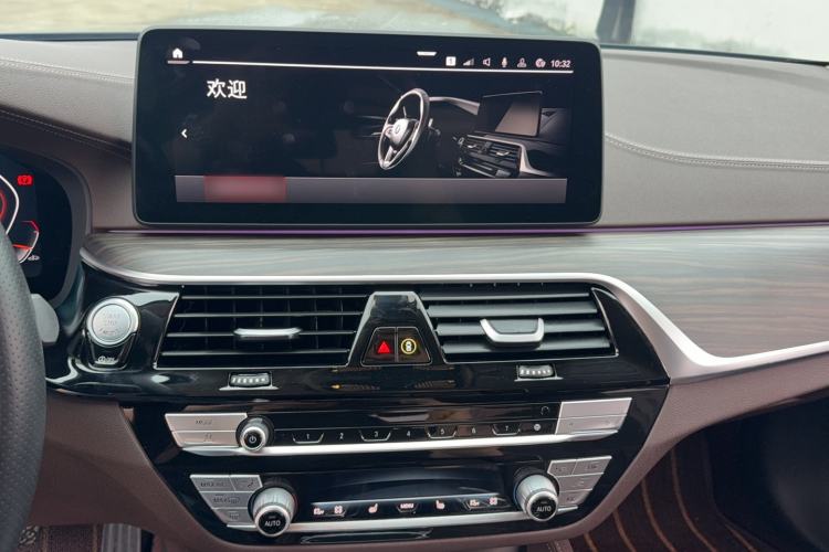 Used BMW 5 Series 2022 530Li Leading Luxury Package Audio And AC Panel