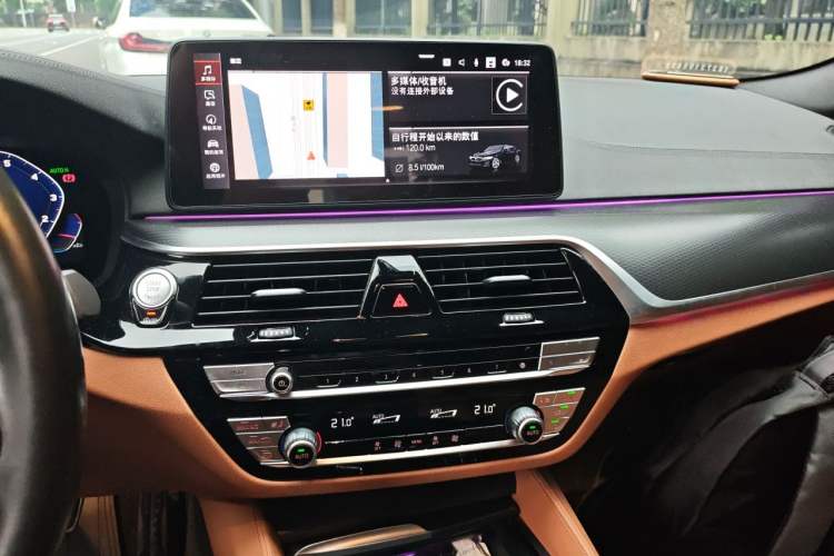 Used BMW 5 Series 2022 Second Facelift 525i M Sport Package Audio And AC Panel