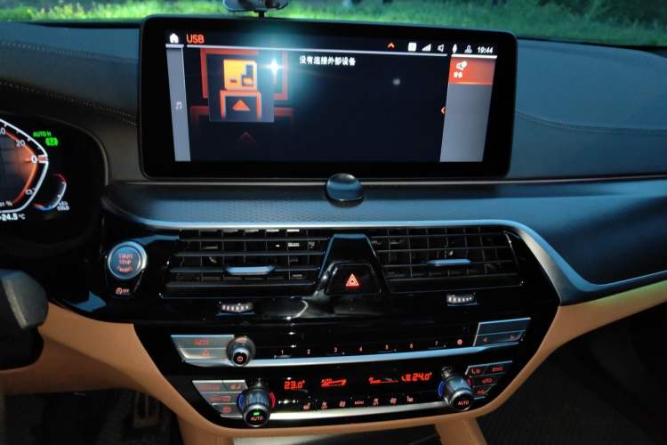 Used BMW 5 Series 2022 Second Facelift 525i M Sport Package Audio And AC Panel