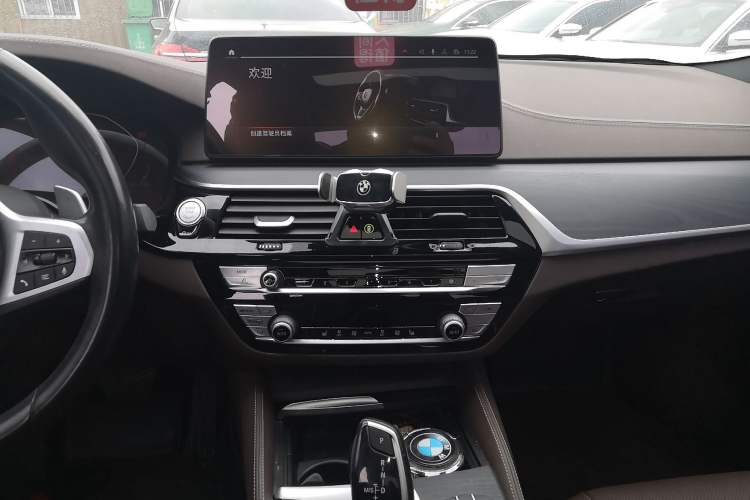 Used BMW 5 Series 2022 Restyled 530Li Leading Edition M Sport Package Audio And AC Panel