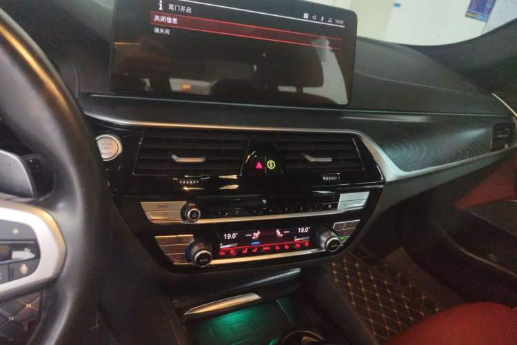 Used BMW 5 Series 2022 Second Facelift 530Li Luxury Version M Sport Package Audio And AC Panel