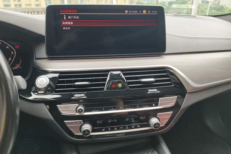 Used BMW 5 Series 2022 530Li Leading Model M Sport Package Audio And AC Panel