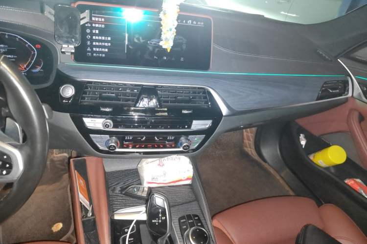 Used BMW 5 Series 2022 Second Facelift 530Li Luxury Version M Sport Package Audio And AC Panel