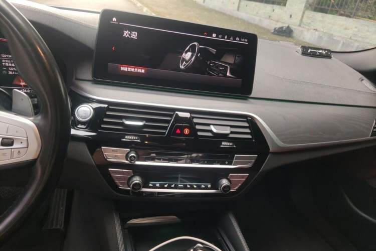 Used BMW 5 Series 2022 Revised Version 3 530Li Luxury Edition Premium Package Audio And AC Panel