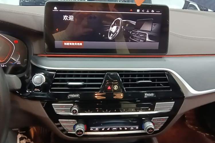 Used BMW 5 Series 2022 Revised Version 3 530Li Luxury Edition M Sport Package Audio And AC Panel